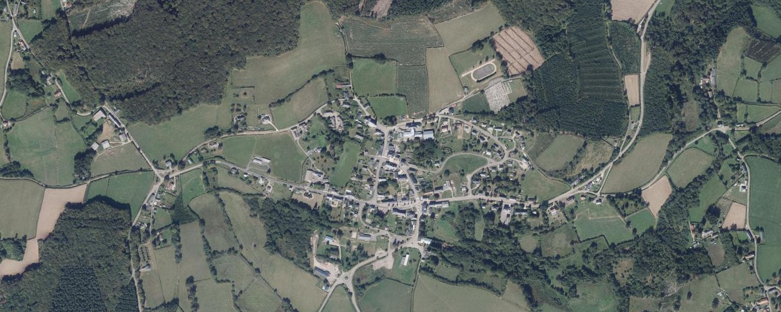 Vue aérienne de Montsauche-les-Settons (Nièvre)