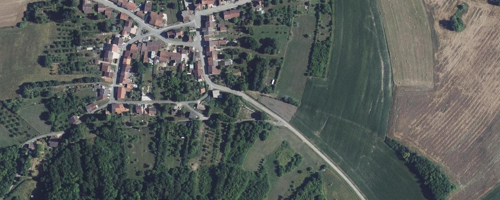Vue aérienne de Neuvelle-lès-Voisey (Haute-Marne)