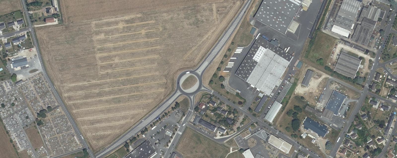 Vue aérienne de Neuville-sur-Brenne (Indre-et-Loire)