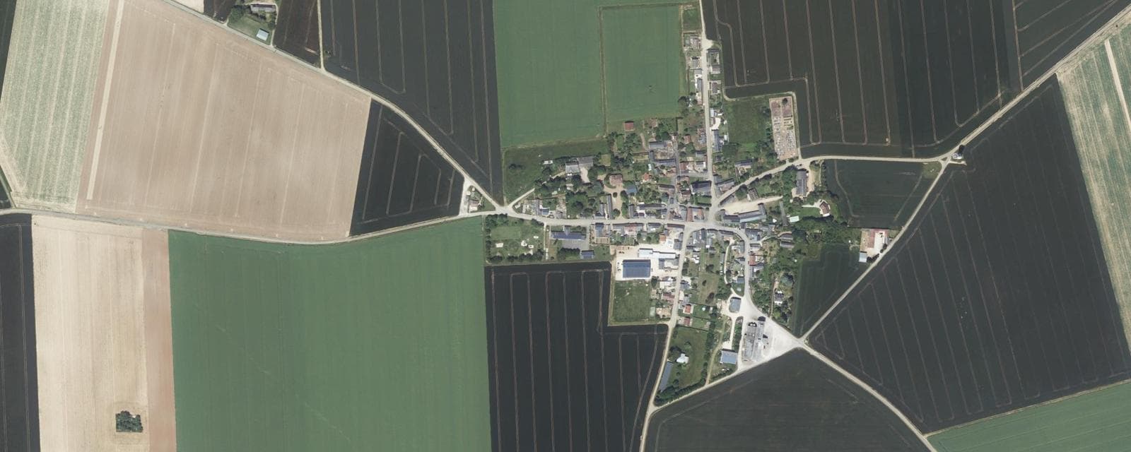 Vue aérienne de Neuvy-en-Dunois (Eure-et-Loir)