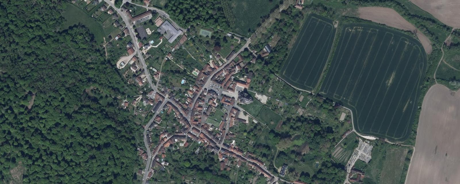 Vue aérienne de Orbais-l'Abbaye (Marne)