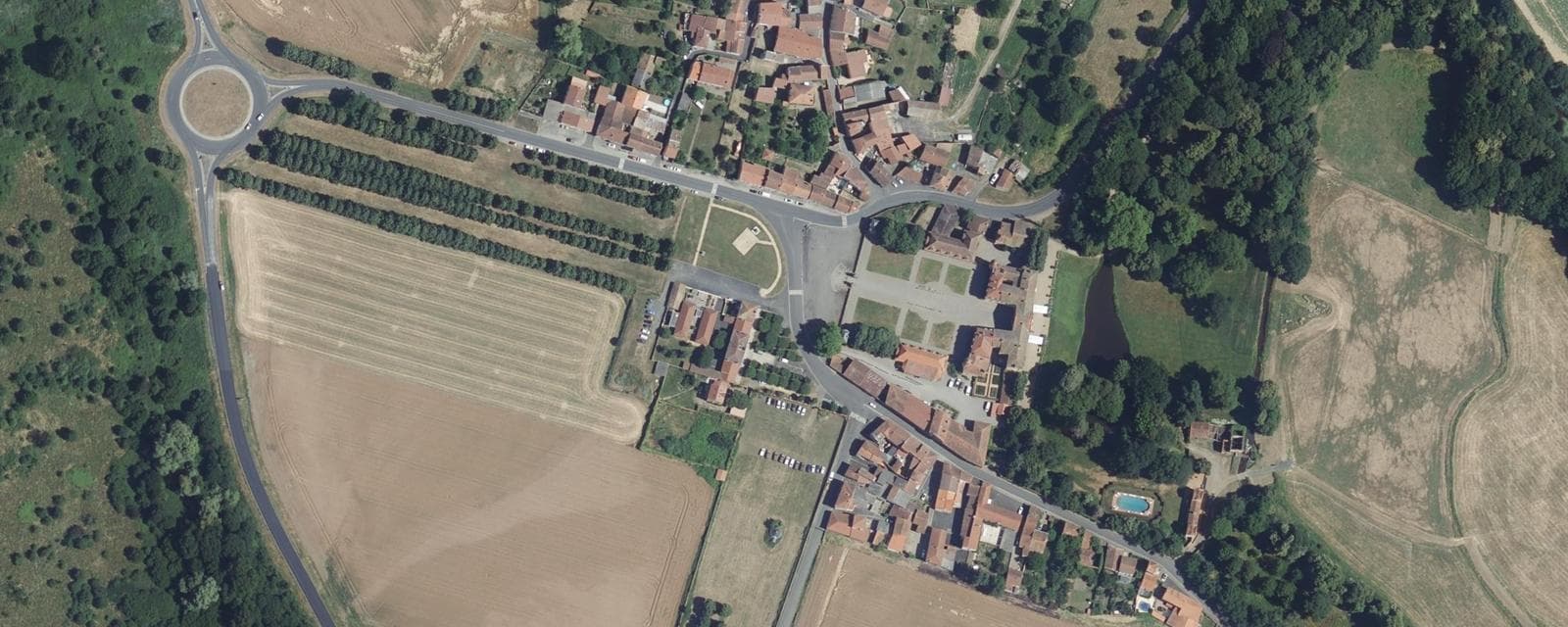 Vue aérienne de Parentignat (Puy-de-Dôme)
