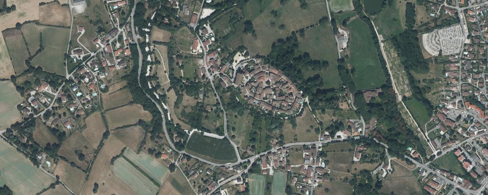 Vue aérienne de Pérouges (Ain)