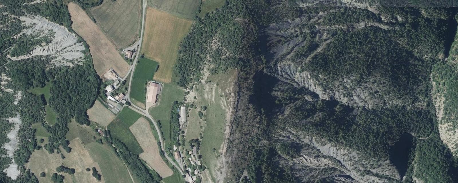 Vue aérienne de Piégut (Alpes-de-Haute-Provence)