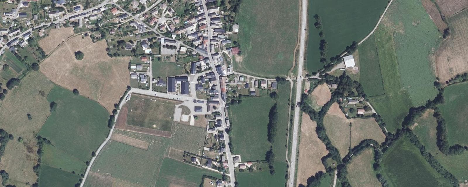 Vue aérienne de Pierre-Châtel (Isère)