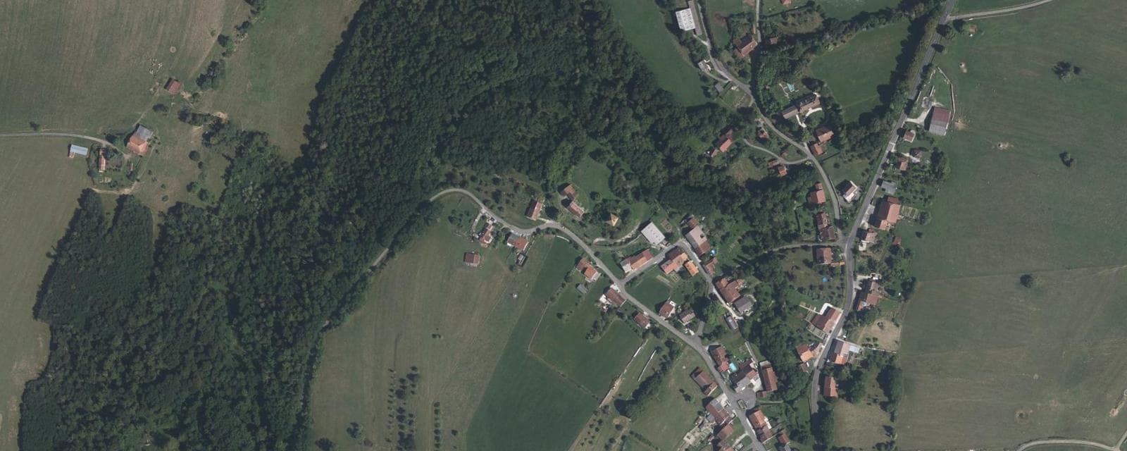 Vue aérienne de Pierremont-sur-Amance (Haute-Marne)