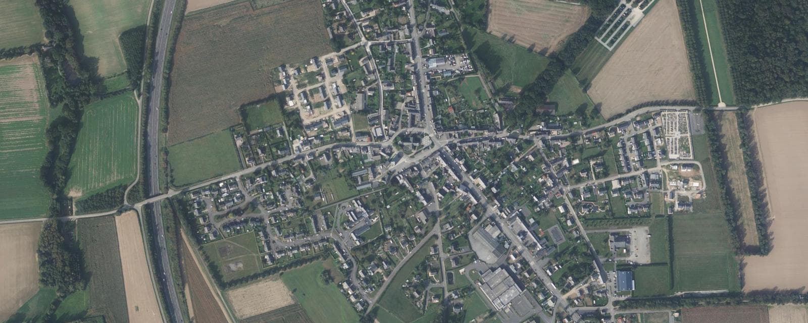 Vue aérienne de Pleugueneuc (Ille-et-Vilaine)
