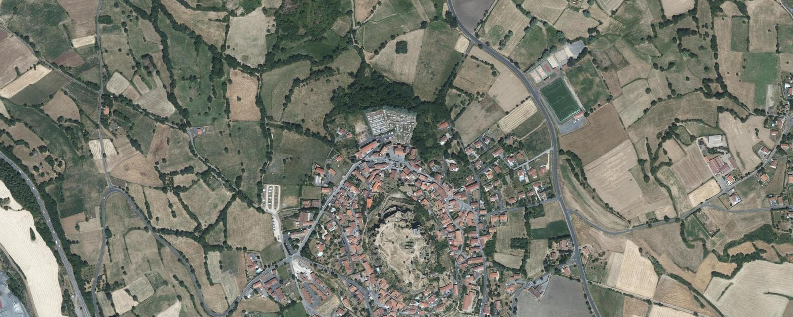 Vue aérienne de Polignac (Haute-Loire)