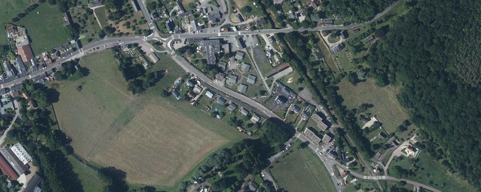 Vue aérienne de Pont-Authou (Eure)
