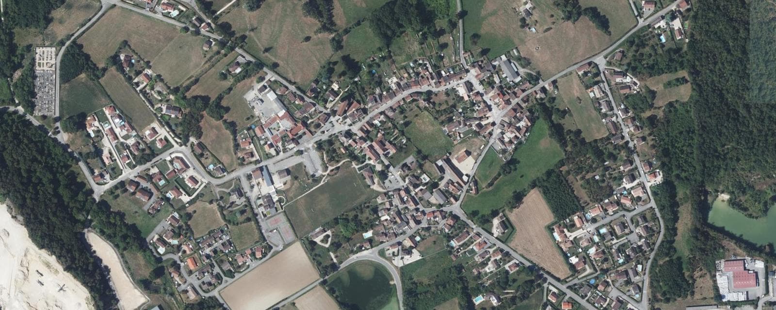 Vue aérienne de Porcieu-Amblagnieu (Isère)