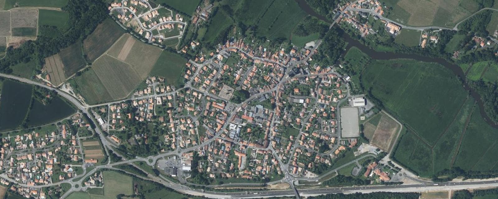 Vue aérienne de Port-Saint-Père (Loire-Atlantique)