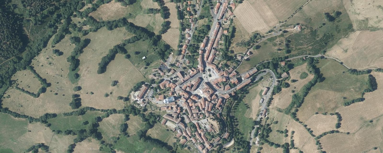 Vue aérienne de Pradelles (Haute-Loire)