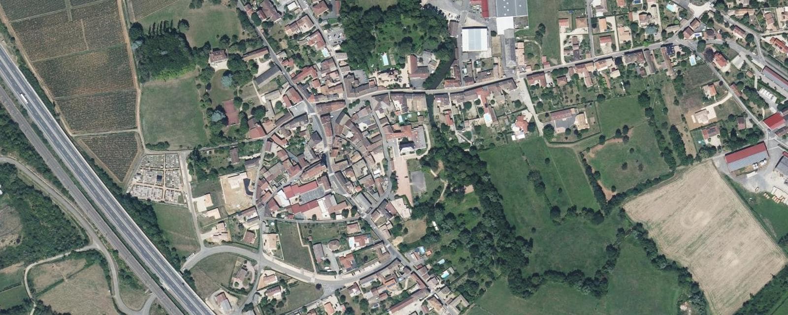 Vue aérienne de Prissé (Saône-et-Loire)