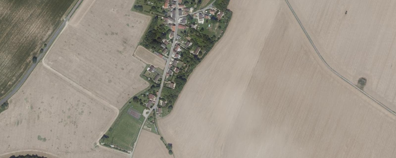Vue aérienne de Puisieux (Seine-et-Marne)