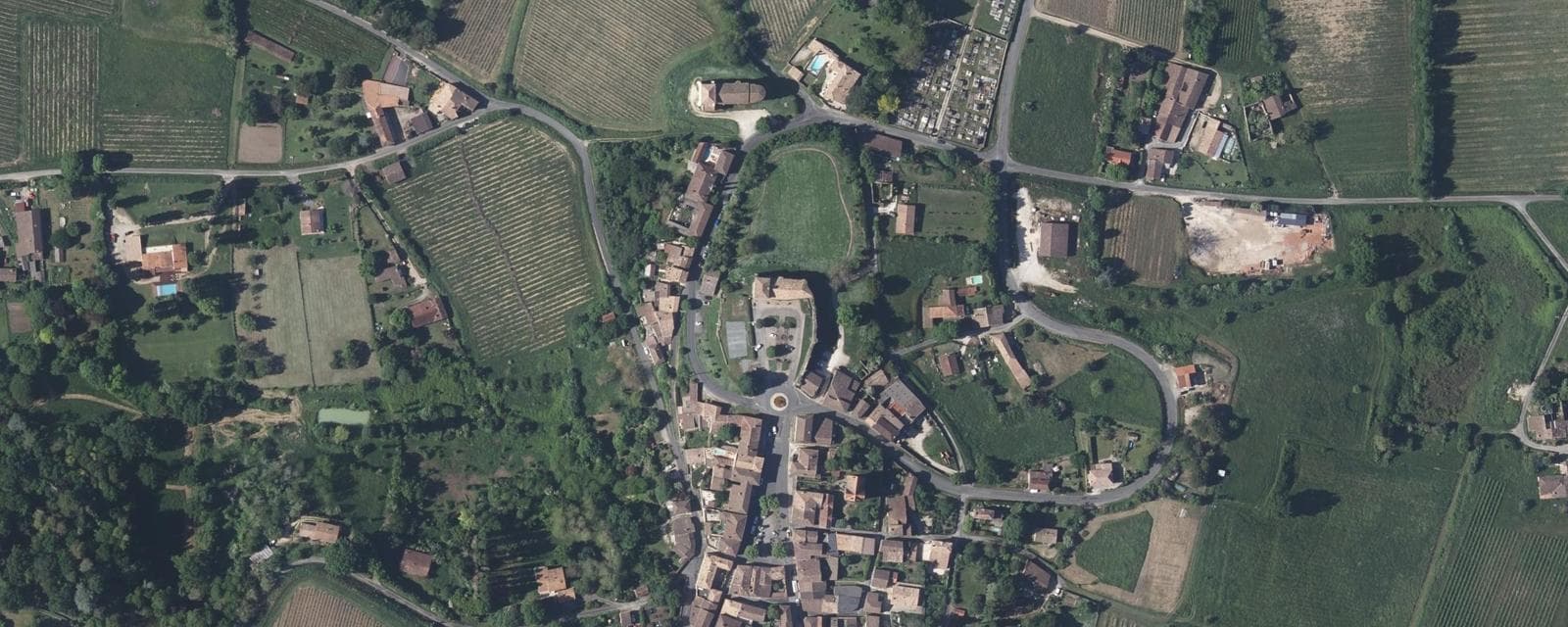 Vue aérienne de Pujols (Gironde)
