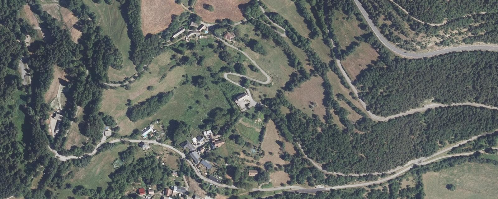 Vue aérienne de Quet-en-Beaumont (Isère)