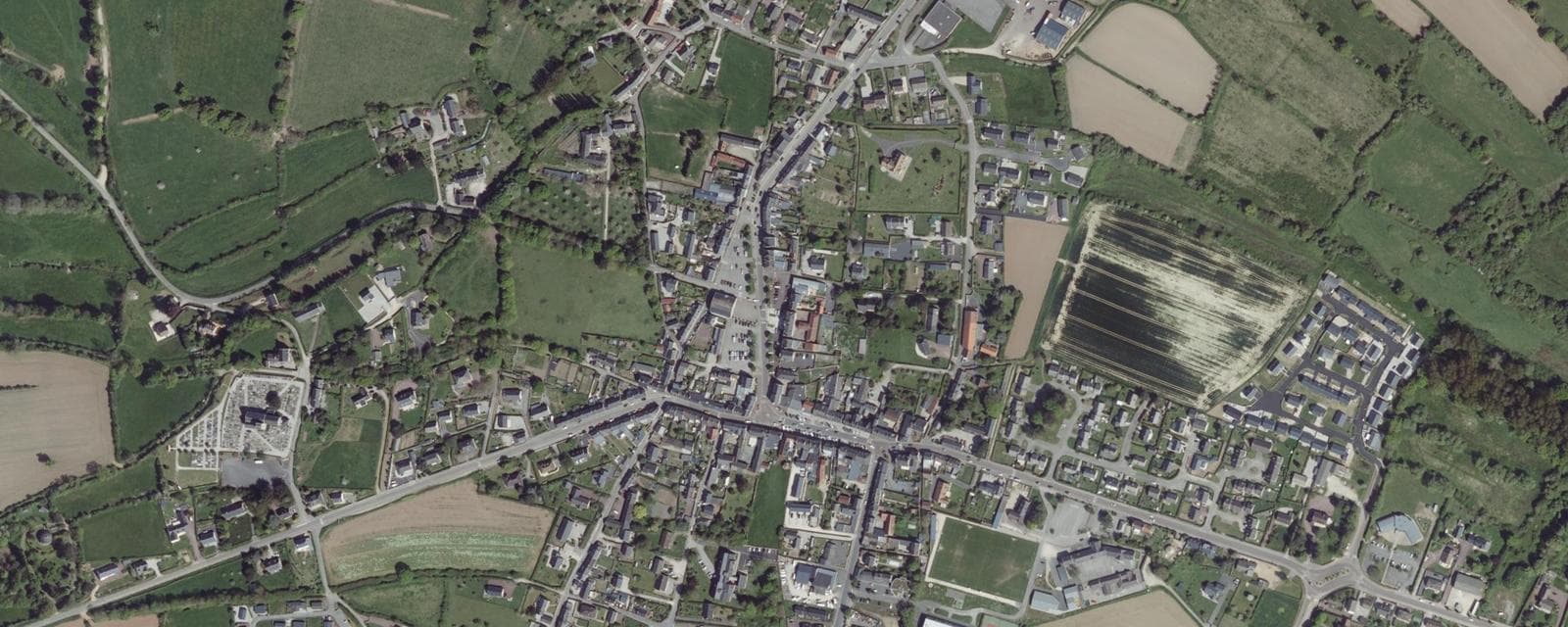 Vue aérienne de Quettehou (Manche)