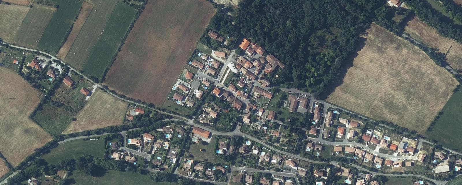 Vue aérienne de Renneville (Haute-Garonne)