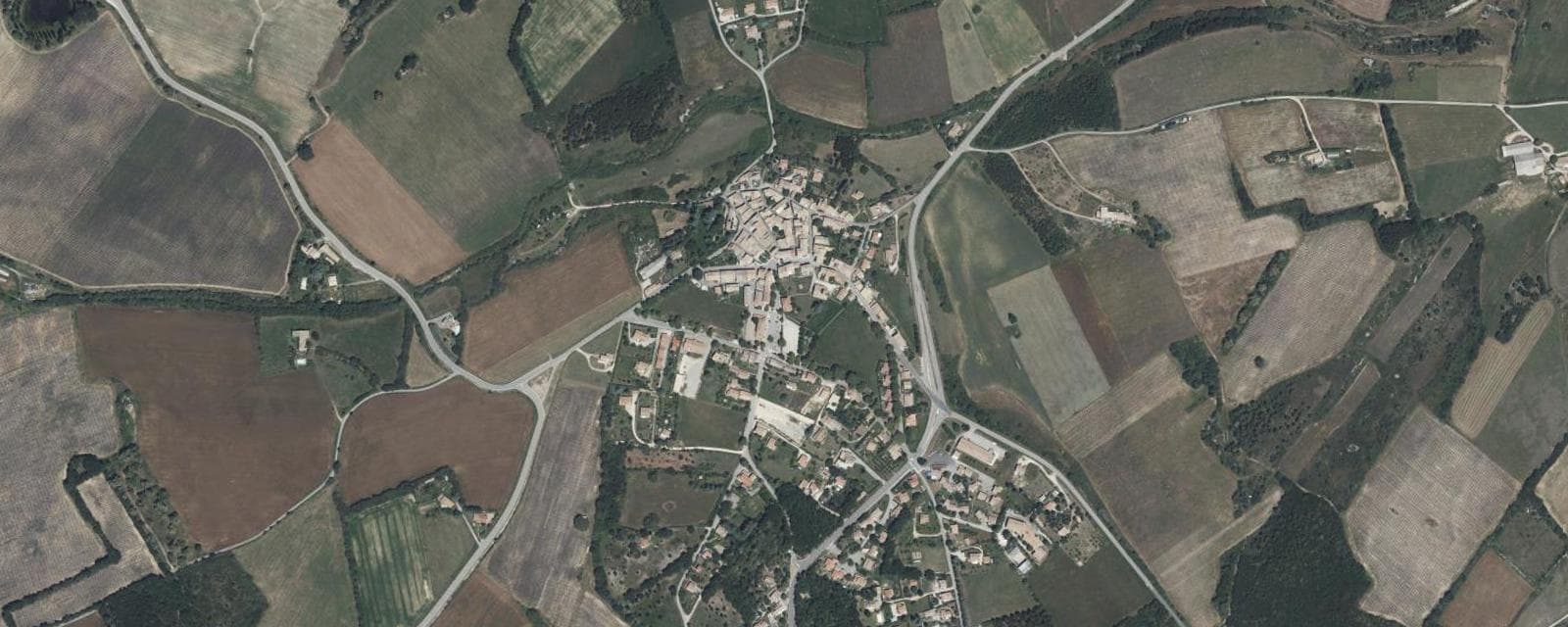 Vue aérienne de Revest-du-Bion (Alpes-de-Haute-Provence)