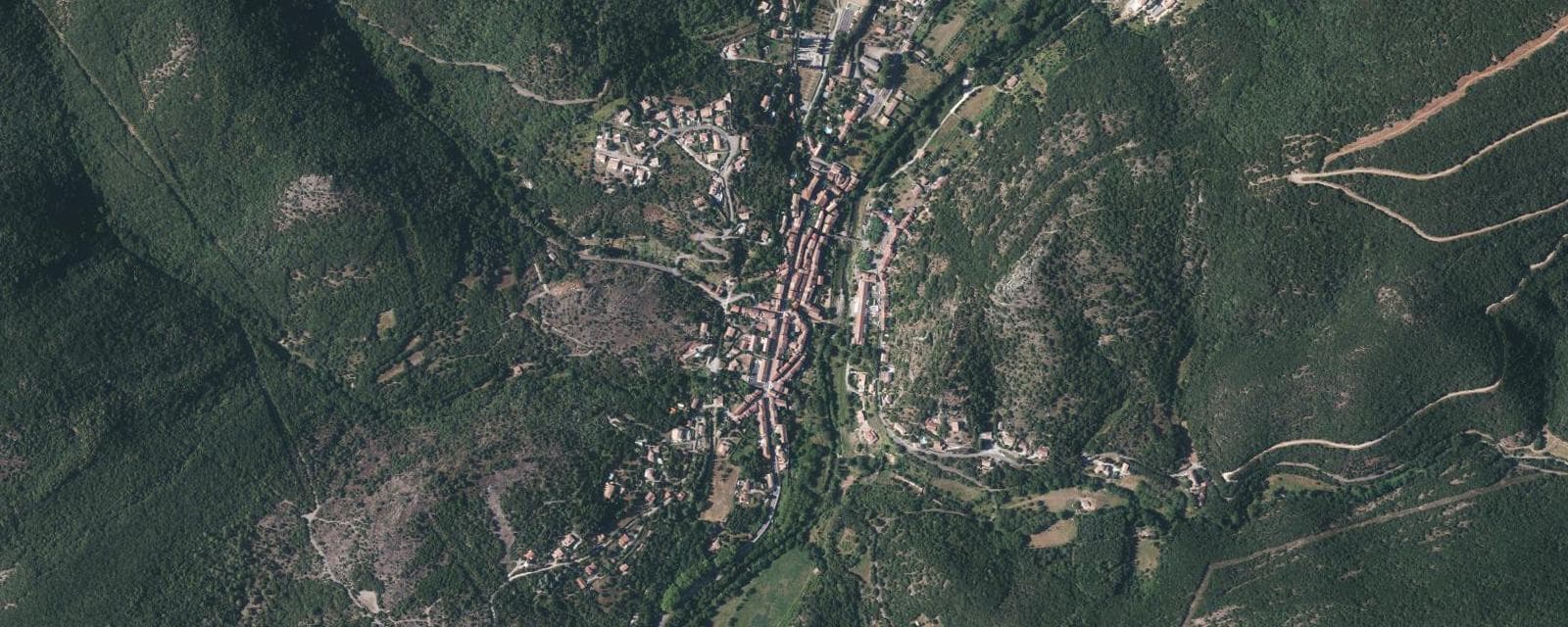 Vue aérienne de Riols (Hérault)