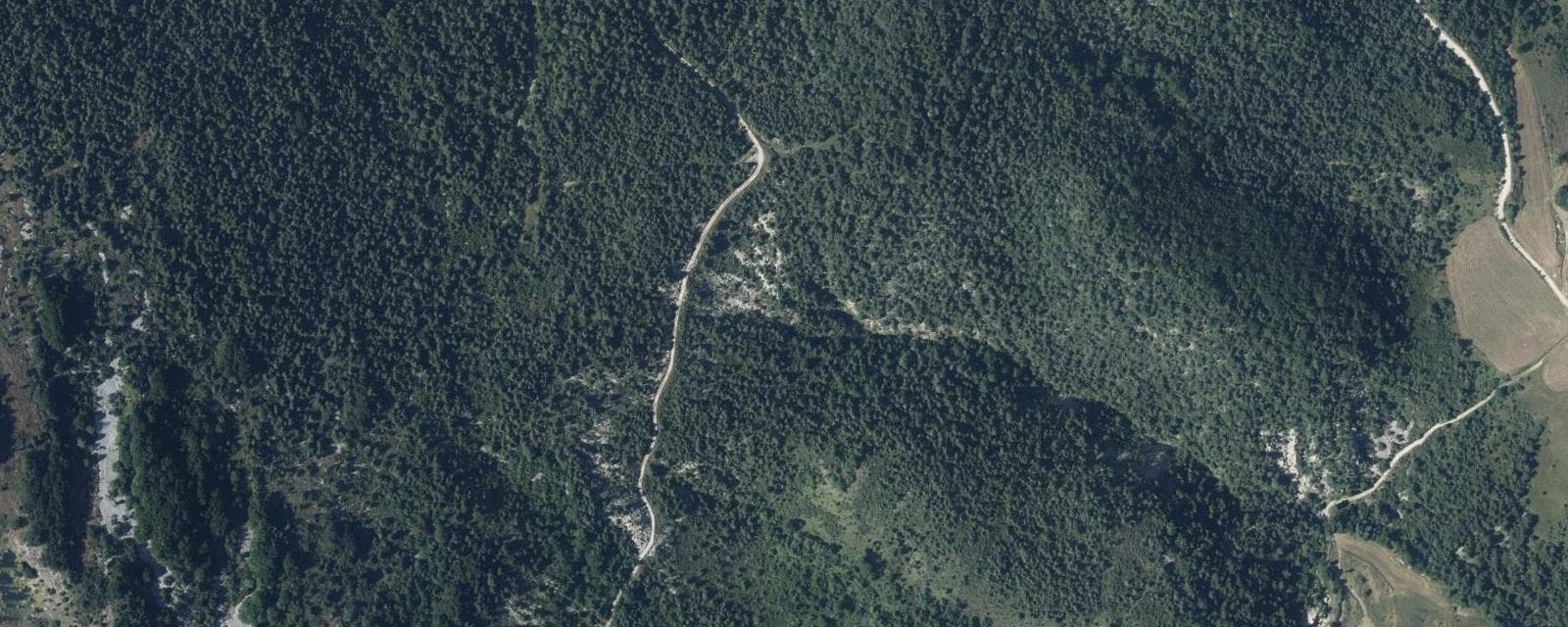 Vue aérienne de Rochefourchat (Drôme)