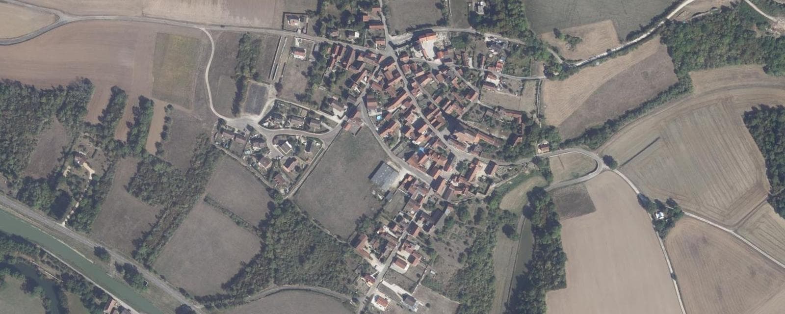 Vue aérienne de Rougemont (Côte-d'Or)