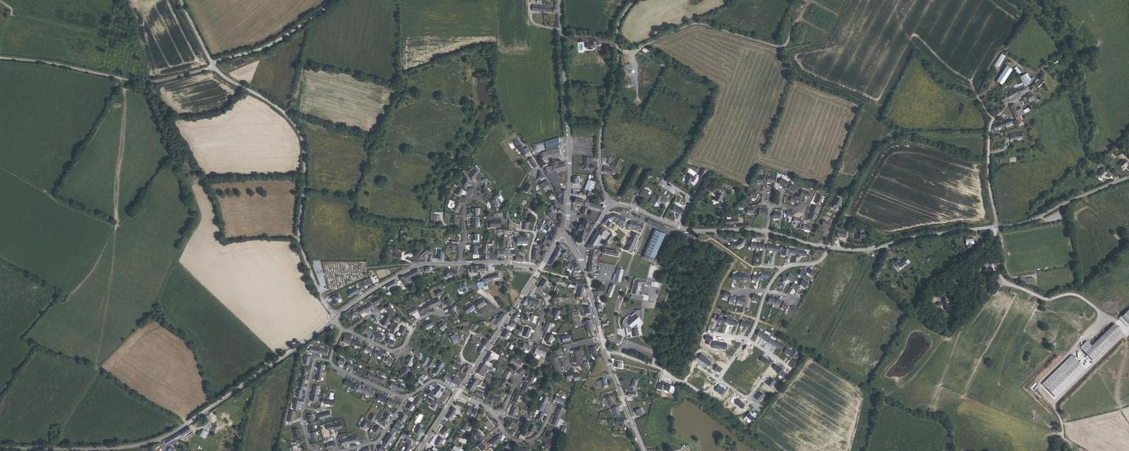 Vue aérienne de Saint-Augustin-des-Bois (Maine-et-Loire)