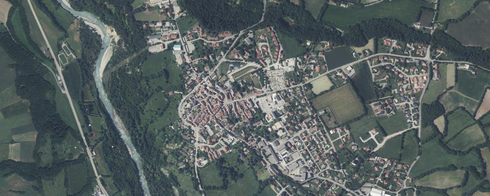 Vue aérienne de Saint-Bonnet-en-Champsaur (Hautes-Alpes)