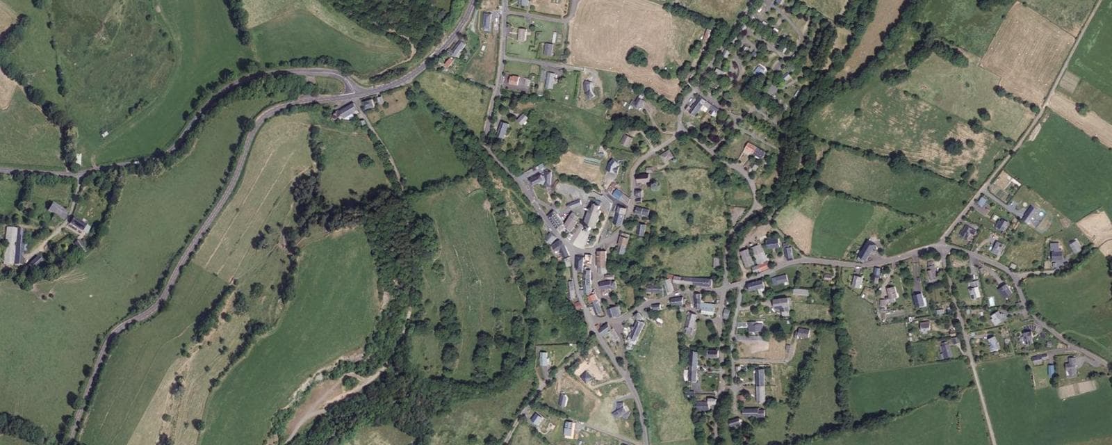 Vue aérienne de Saint-Bonnet-près-Orcival (Puy-de-Dôme)