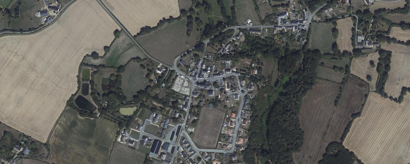 Vue aérienne de Saint-Brice (Mayenne)