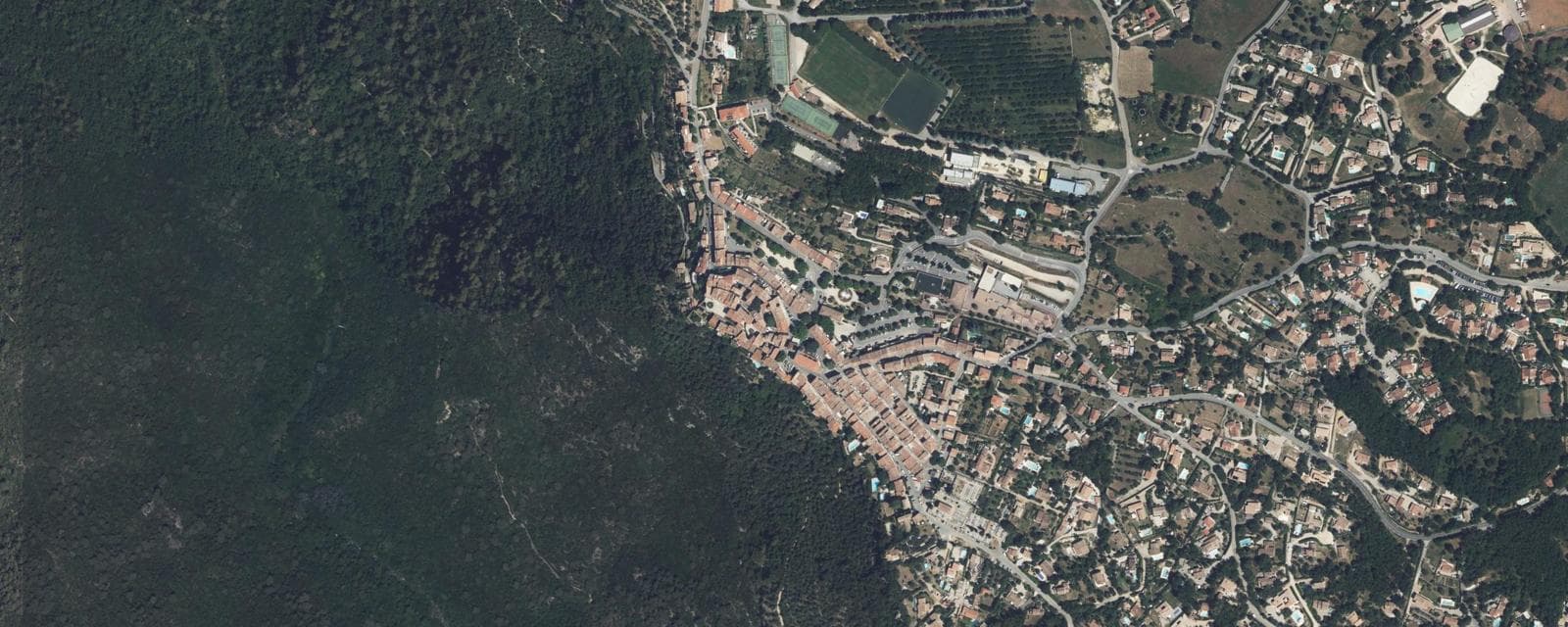 Vue aérienne de Saint-Cézaire-sur-Siagne (Alpes-Maritimes)