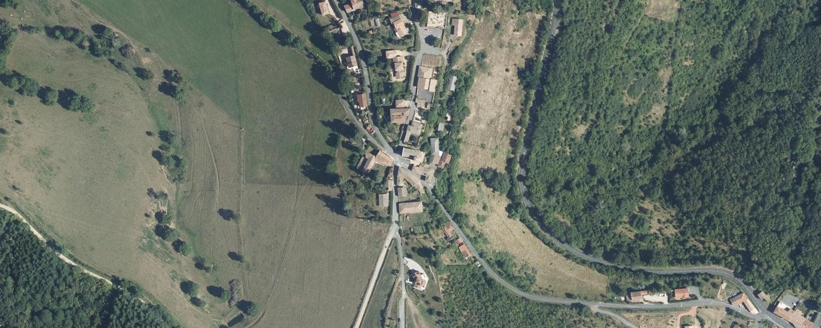 Vue aérienne de Saint-Cyr-le-Chatoux (Rhône)