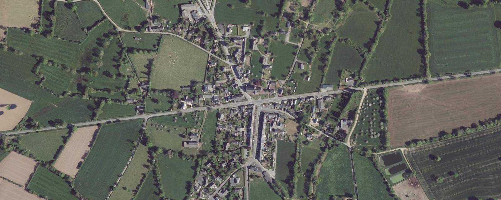Vue aérienne de Saint-Denis-le-Gast (Manche)