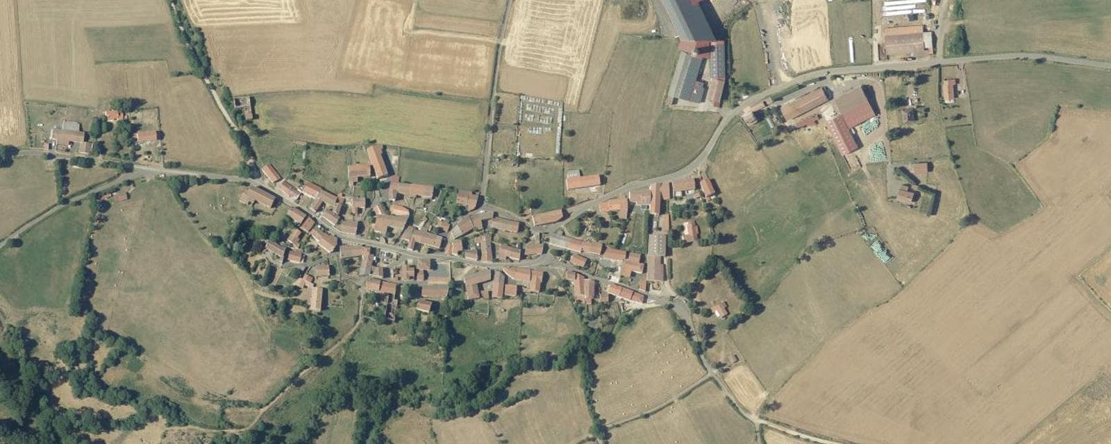 Vue aérienne de Saint-Étienne-du-Vigan (Haute-Loire)