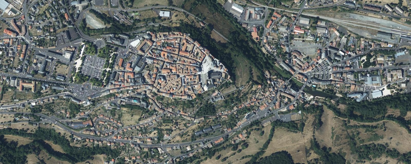 Vue aérienne de Saint-Flour (Cantal)