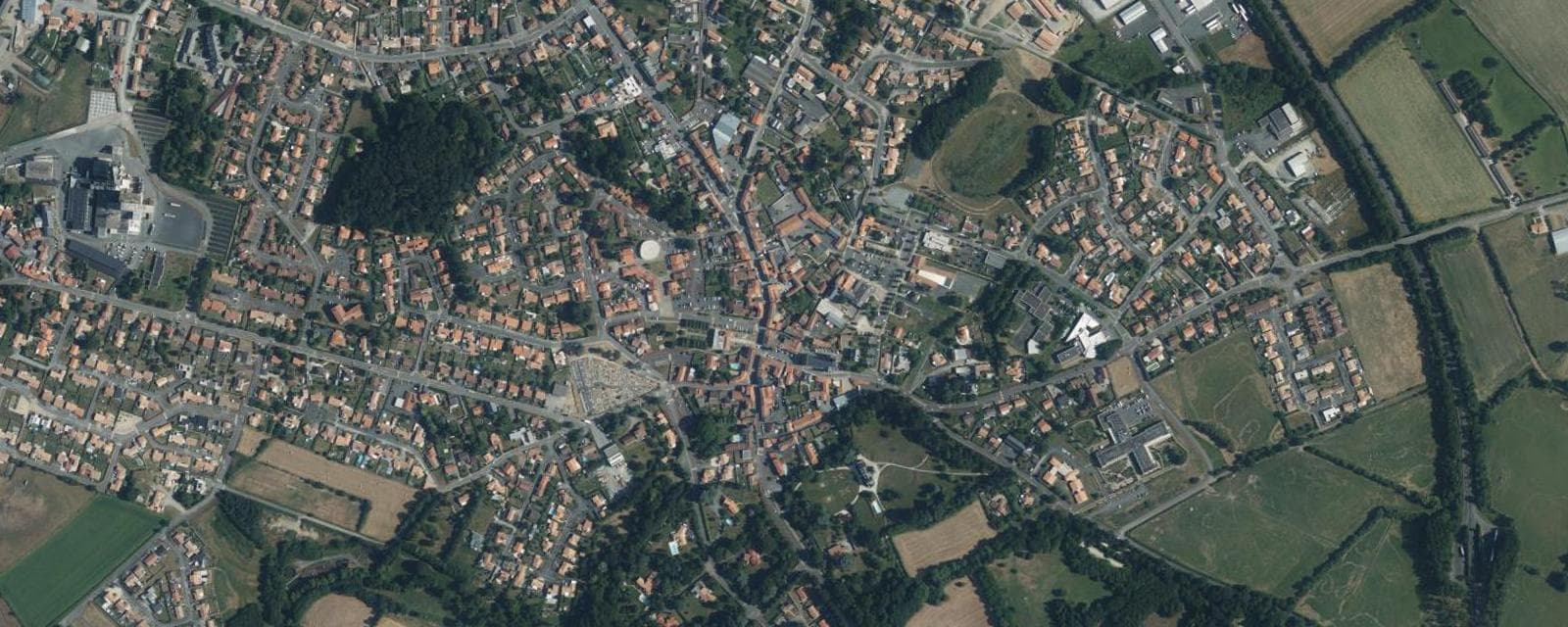 Vue aérienne de Saint-Fulgent (Vendée)
