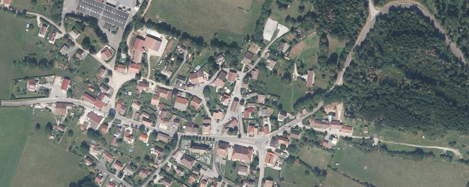 Vue aérienne de Saint-Germain-en-Montagne (Jura)