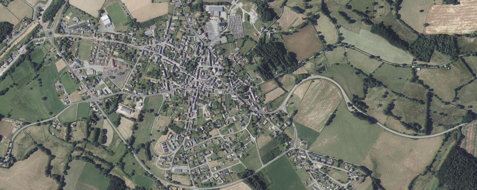 Vue aérienne de Saint-Gervais-d'Auvergne (Puy-de-Dôme)