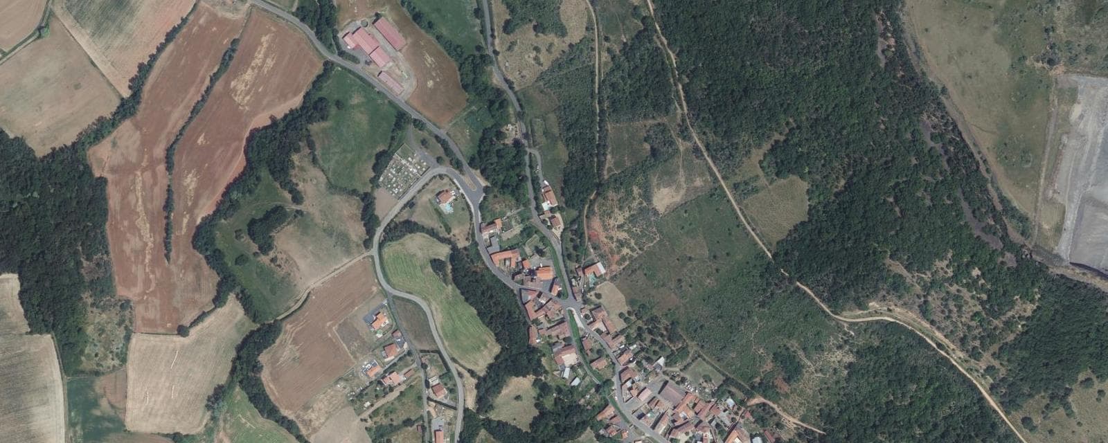 Vue aérienne de Saint-Gervazy (Puy-de-Dôme)