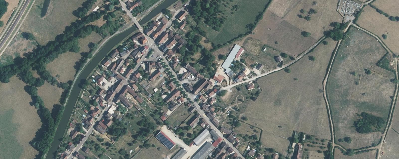Vue aérienne de Saint-Gilles (Saône-et-Loire)