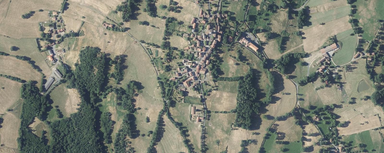Vue aérienne de Saint-Jean-des-Ollières (Puy-de-Dôme)