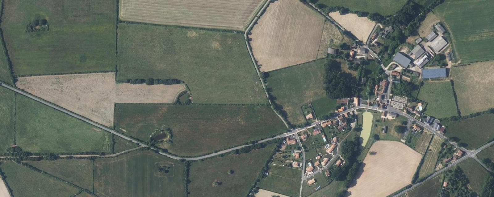 Vue aérienne de Saint-Laurent-de-Jourdes (Vienne)