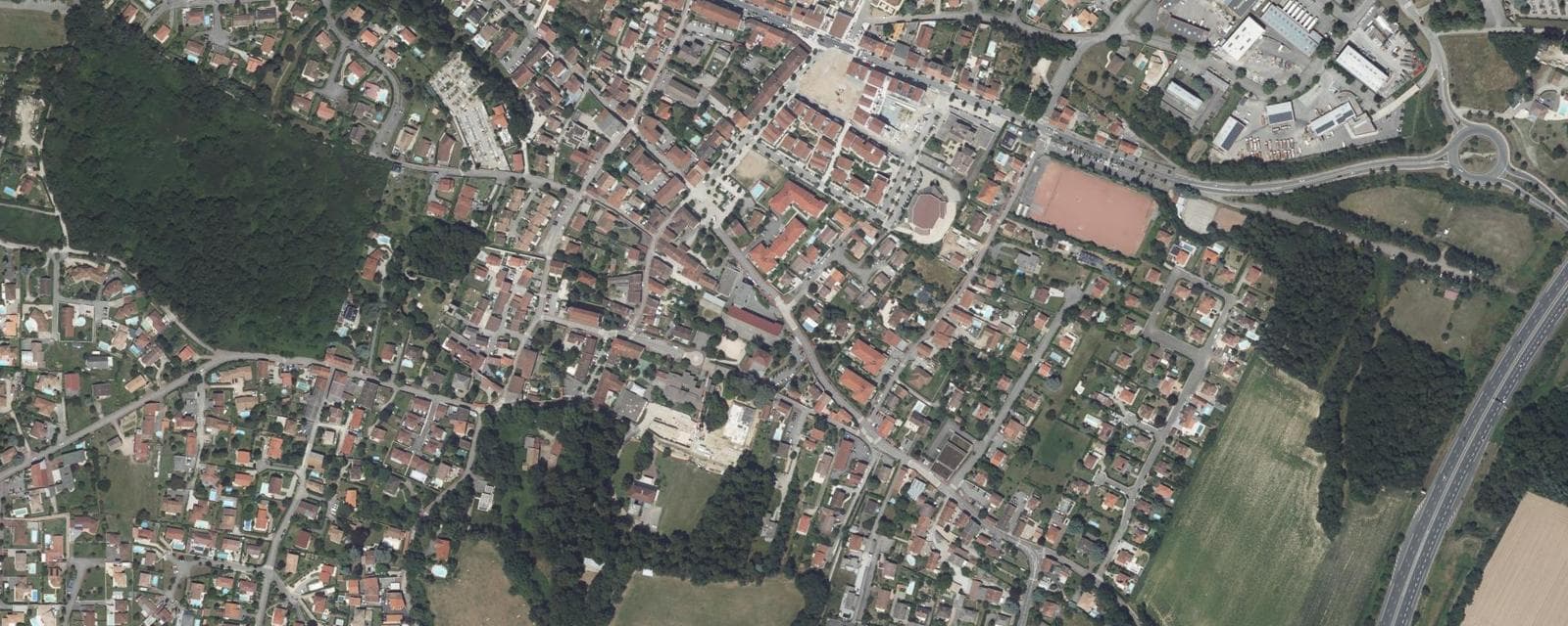 Vue aérienne de Saint-Laurent-de-Mure (Rhône)