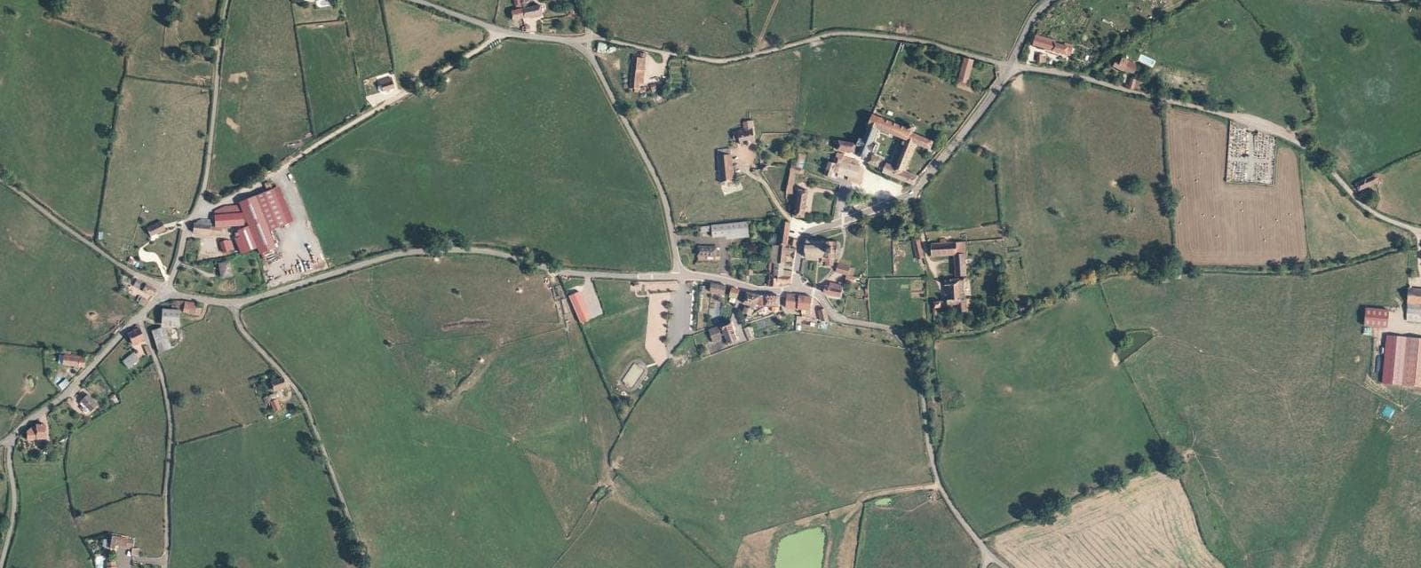 Vue aérienne de Saint-Laurent-en-Brionnais (Saône-et-Loire)