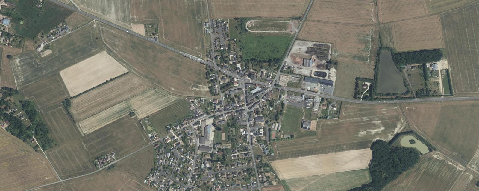 Vue aérienne de Saint-Laurent-en-Gâtines (Indre-et-Loire)
