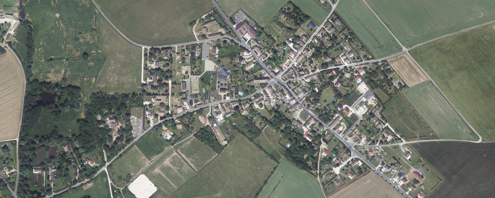 Vue aérienne de Saint-Lubin-de-la-Haye (Eure-et-Loir)