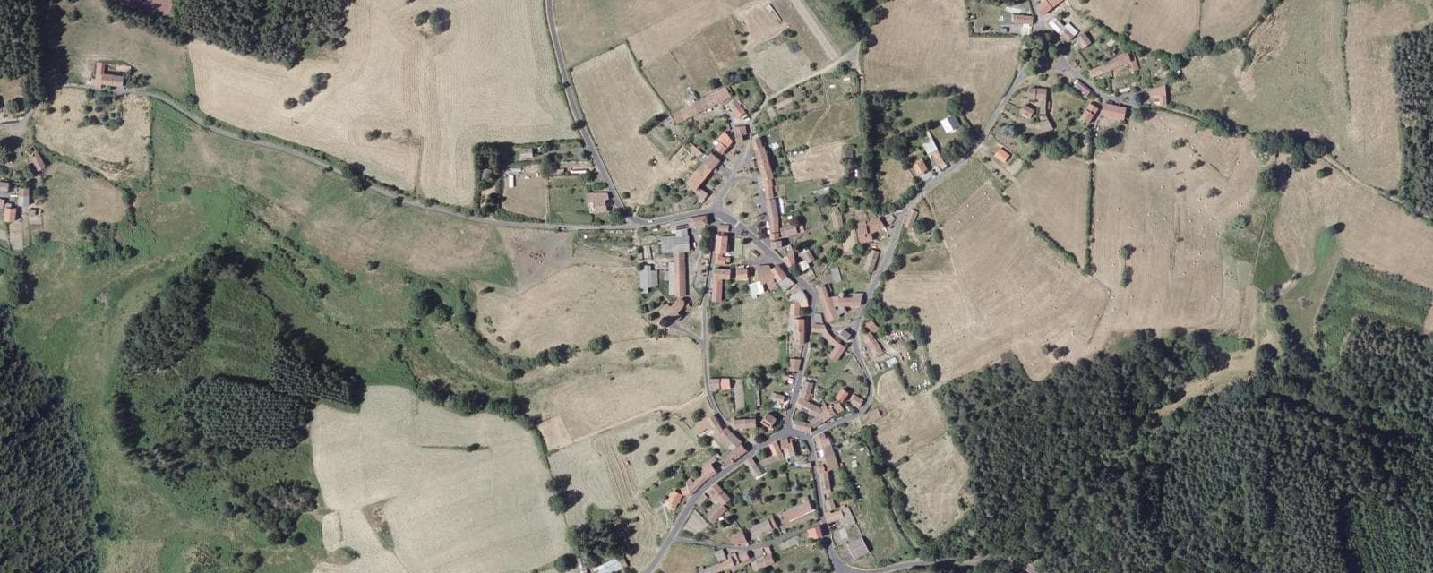 Vue aérienne de Saint-Martin-d'Ollières (Puy-de-Dôme)