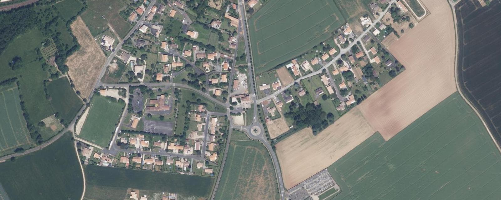 Vue aérienne de Saint-Martin-de-Saint-Maixent (Deux-Sèvres)
