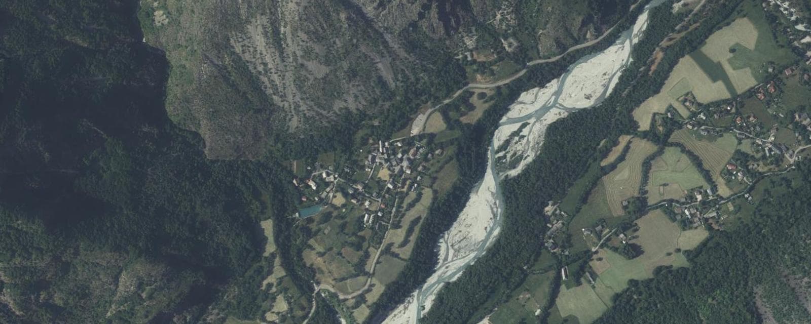 Vue aérienne de Saint-Maurice-en-Valgodemard (Hautes-Alpes)