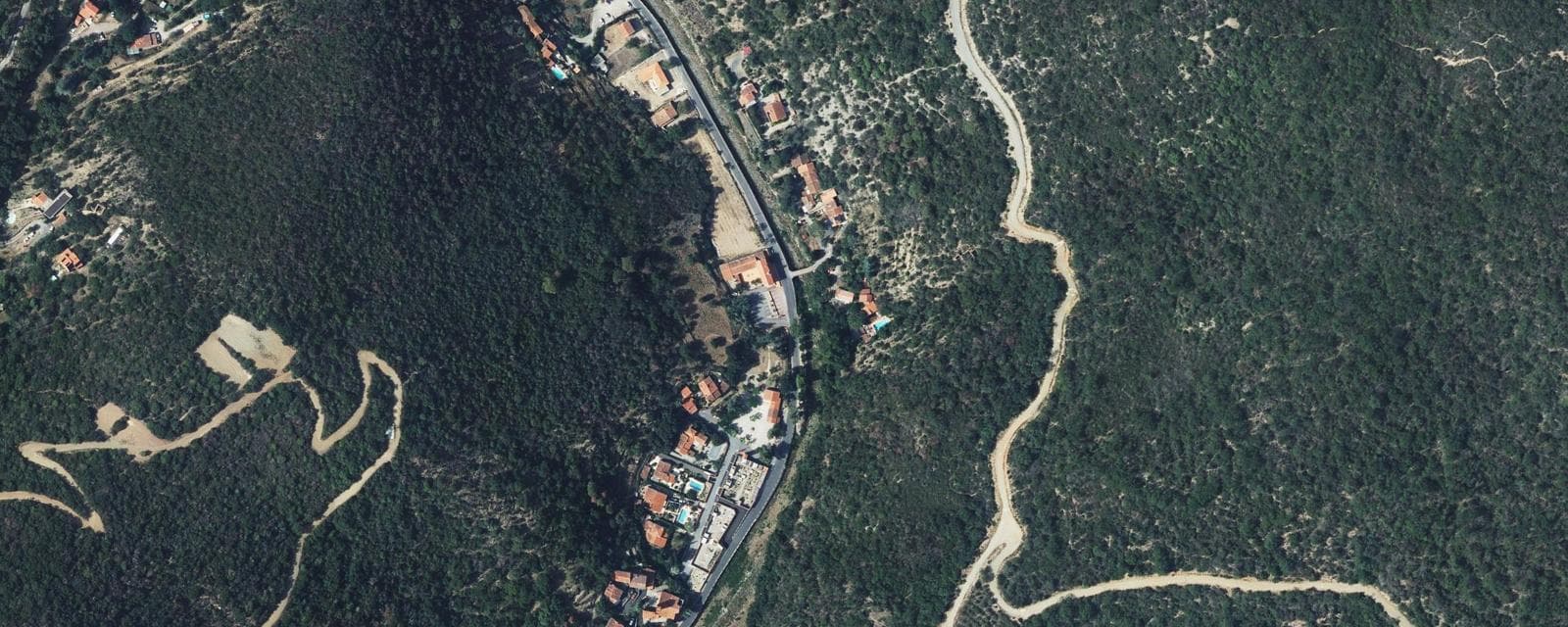 Vue aérienne de Saint-Michel-de-Llotes (Pyrénées-Orientales)